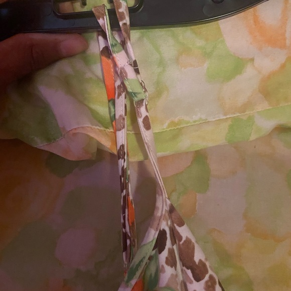 Women’s floral camisole top with adjustable straps. - Picture 3 of 7